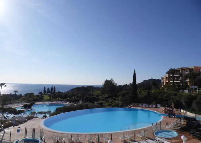 Cozy In Agay With Stunning Views